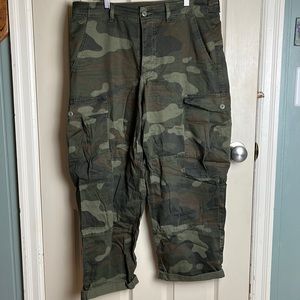 NWT American Eagle Camo Cargo Boyfriend Pants Size 10 Short